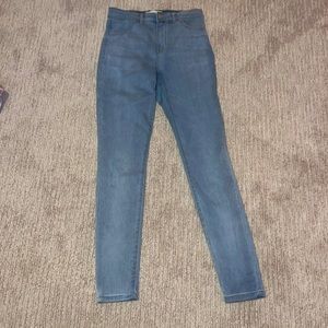 Light wash jeggings
